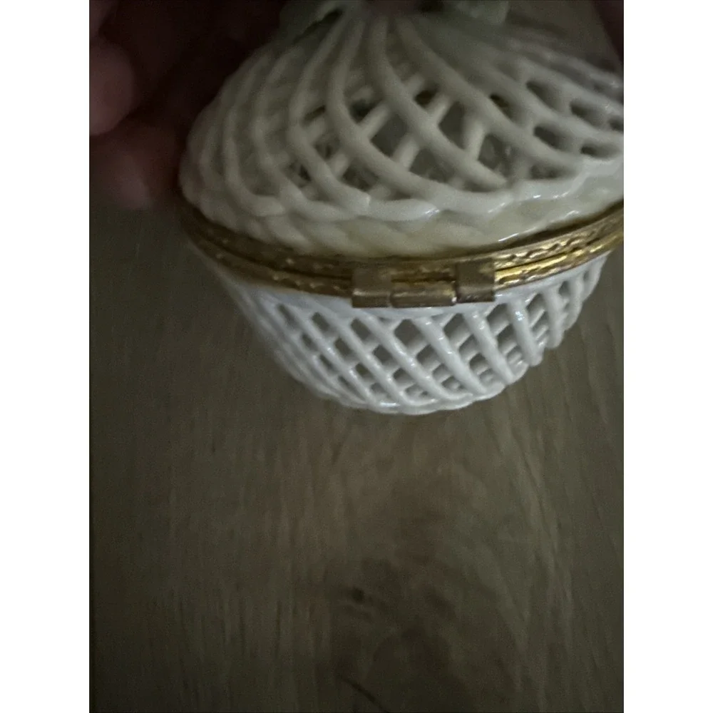 PORCELAIN PINK ROSE BASKET KEEPSAKES KEEPER - BEAUTIFUL Hinged Trinket Box‎